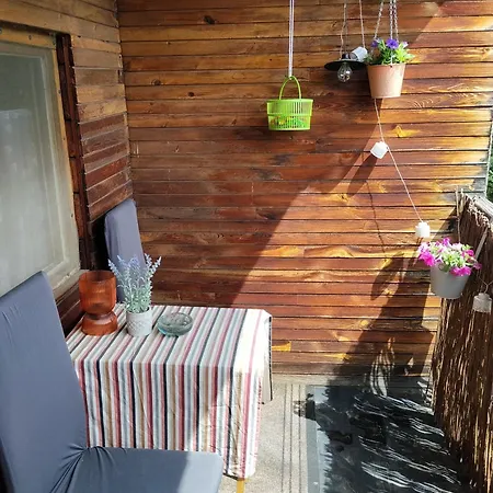 S Balkonem Ve Vesnickem Staveni V Obore U Doks Accommodatie bij particulieren